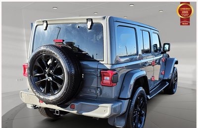 2022 Jeep Wrangler Unlimited Sahara High Altitude — photo 8