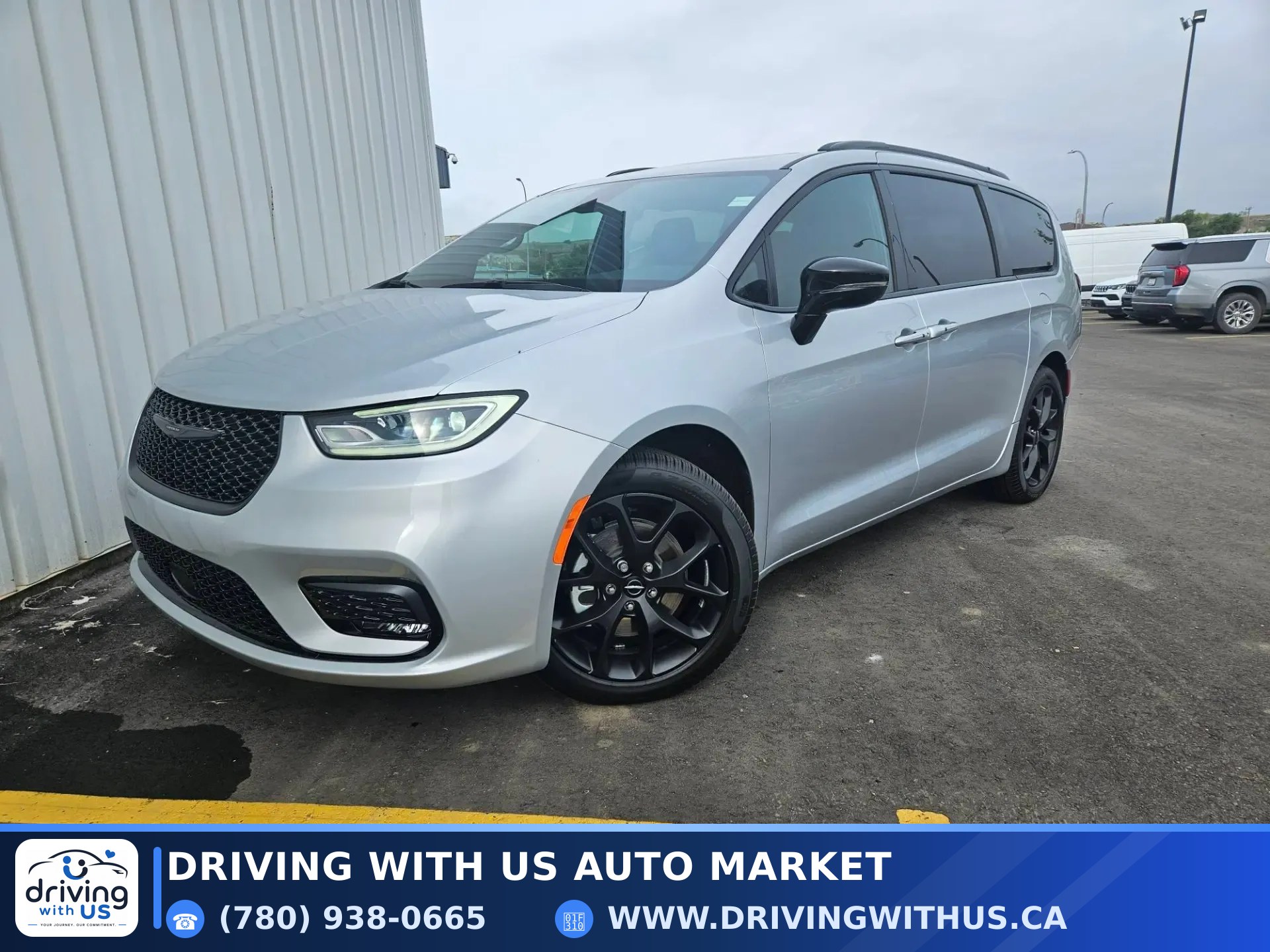 2024 Chrysler Pacifica Touring-L FWD — photo 1