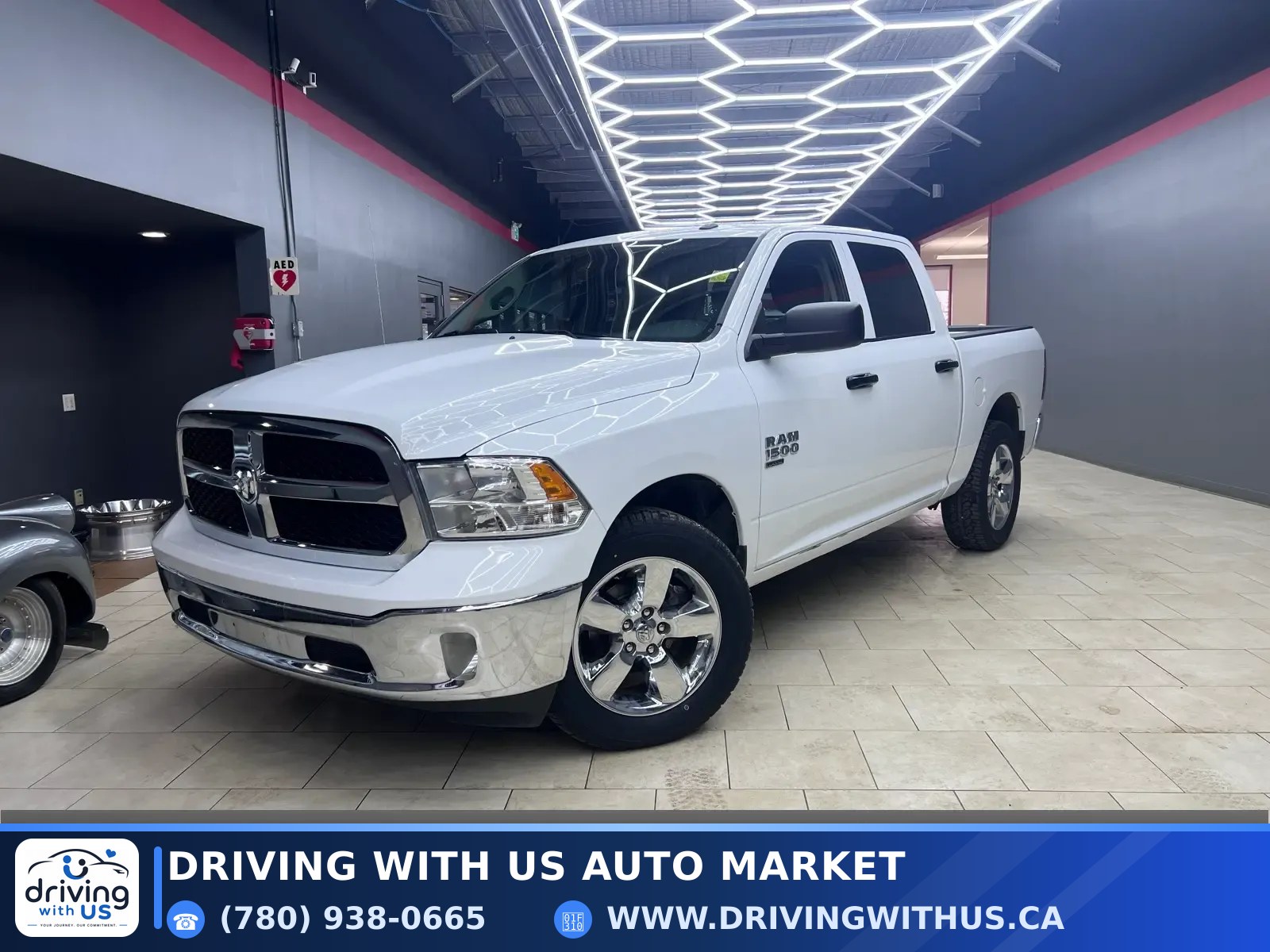 2023 Ram 1500 Classic SLT 4x4 Crew Cab 5'7" Box — photo 1