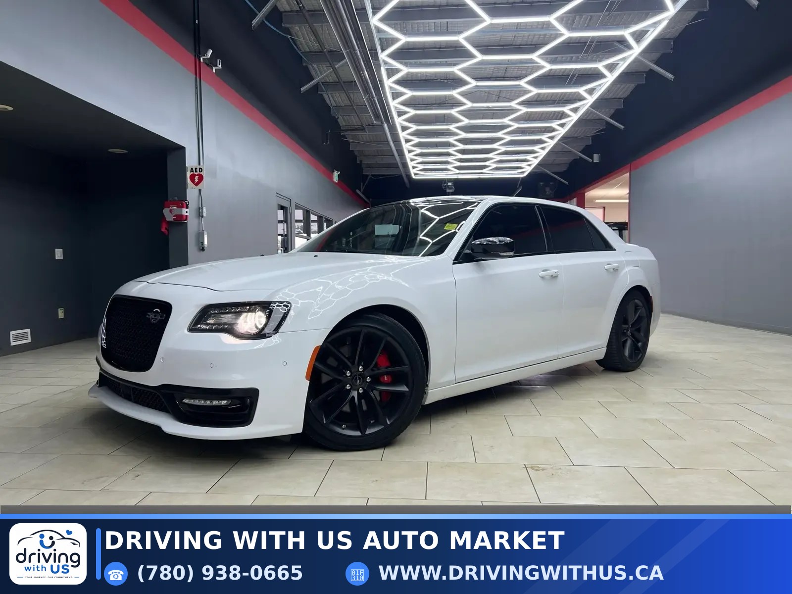 2023 Chrysler 300 300C RWD — photo 1