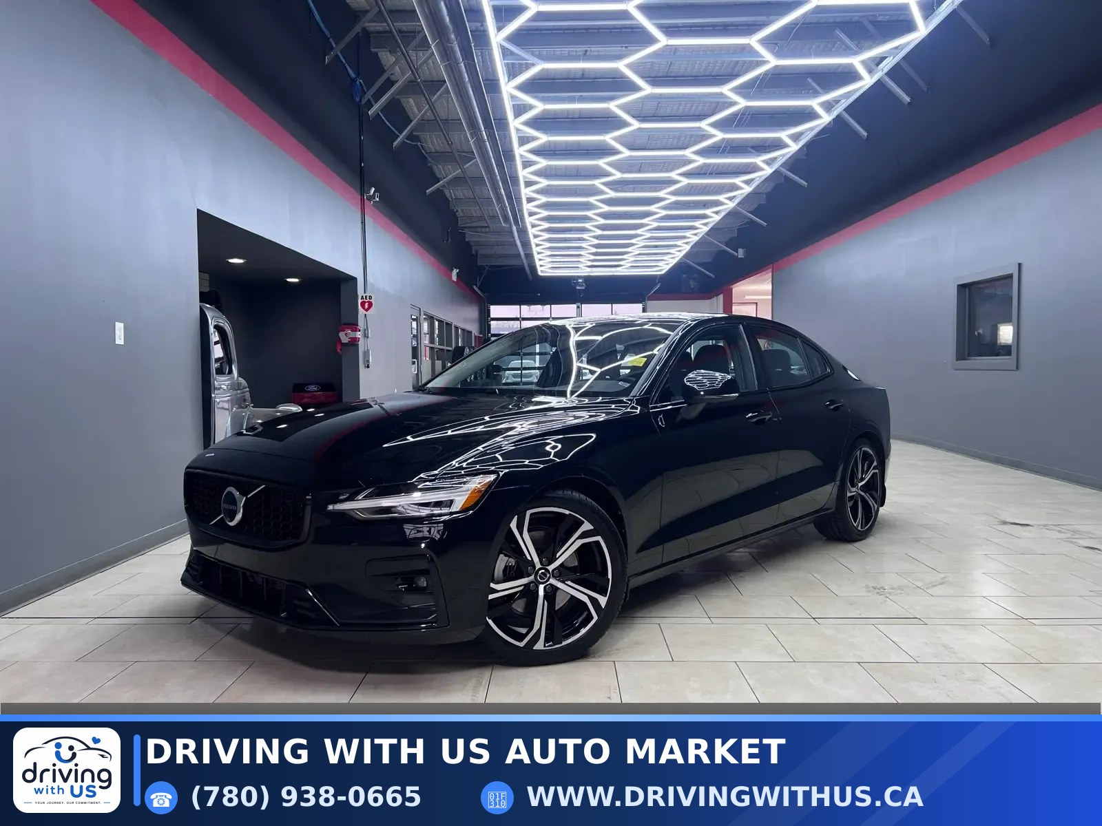 2024 Volvo S60 B5 AWD Plus Dark Theme — photo 1