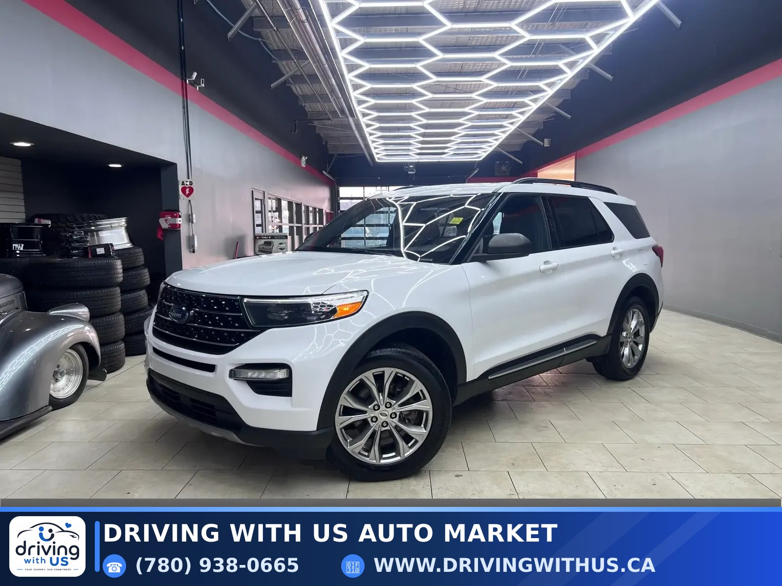 2020 Ford Explorer XLT 4WD — photo 1