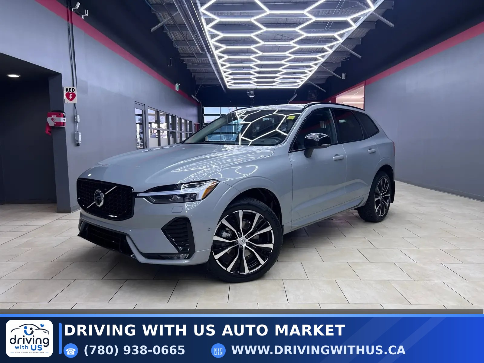 2024 Volvo XC60 B5 AWD Plus Dark Theme — photo 1