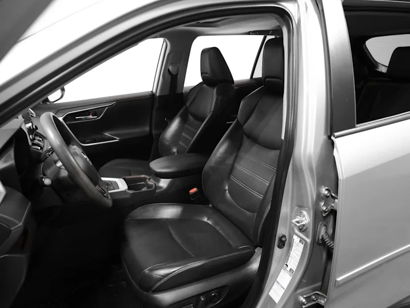 2020 Toyota RAV4 Limited Hybrid — photo 8
