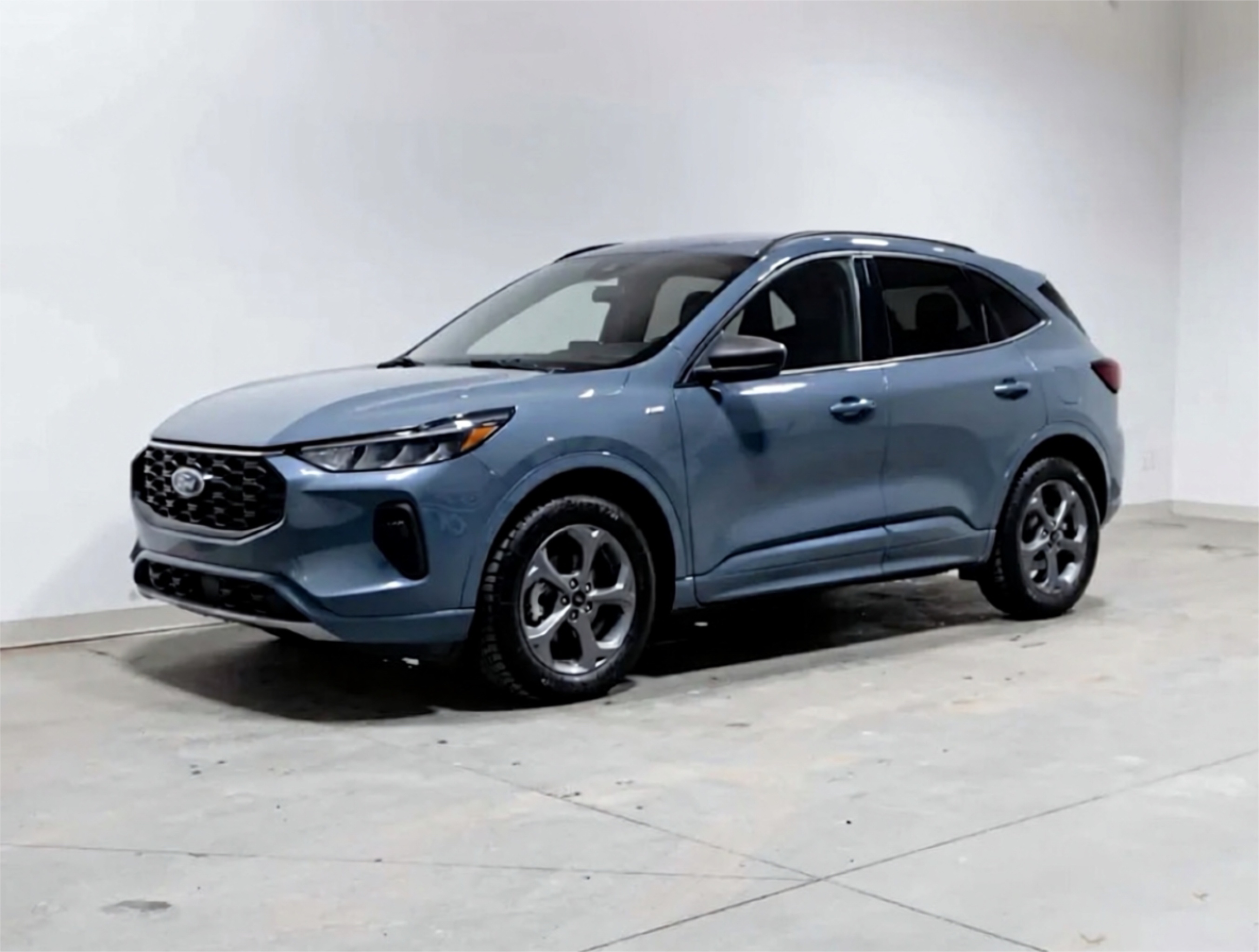 2023 Ford Escape ST Line — photo 1
