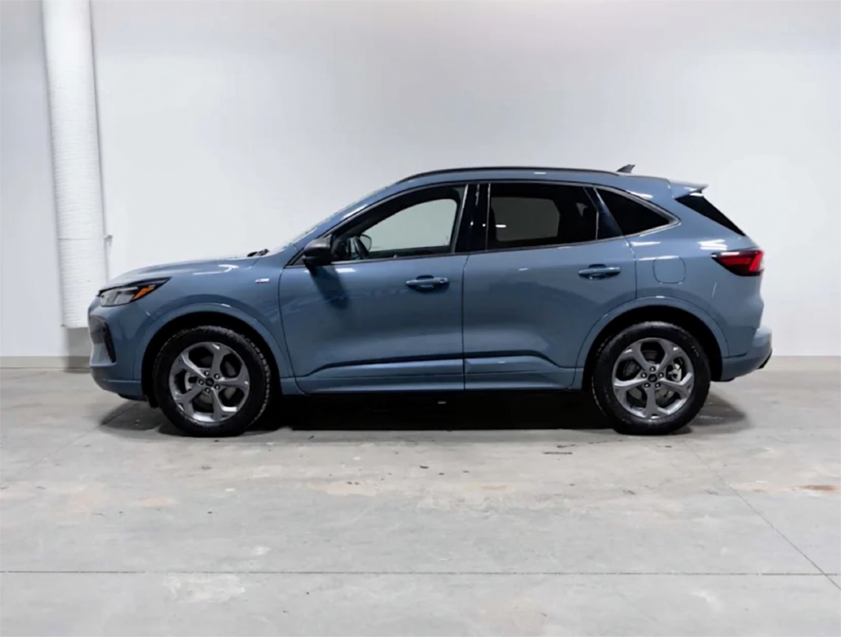 2023 Ford Escape ST Line — photo 2