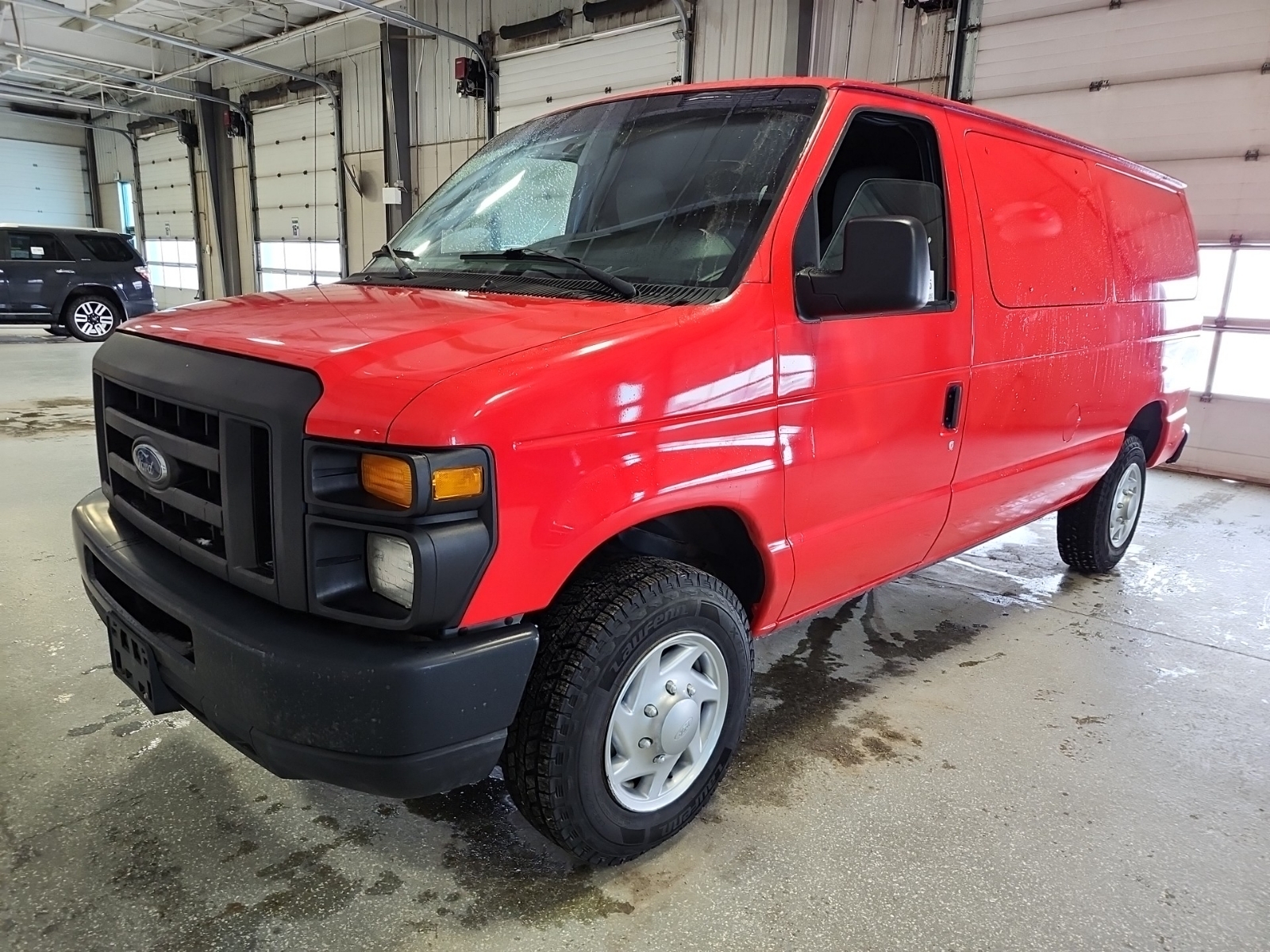 2009 FORD E-350 Econoline — photo 1