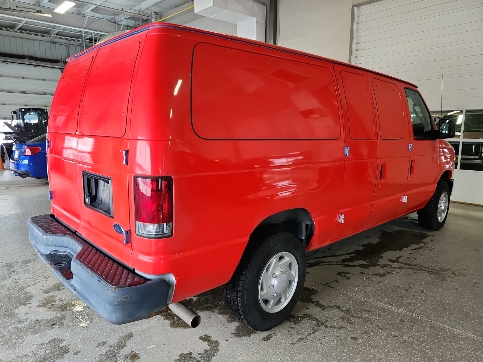 2009 FORD E-350 Econoline — photo 2