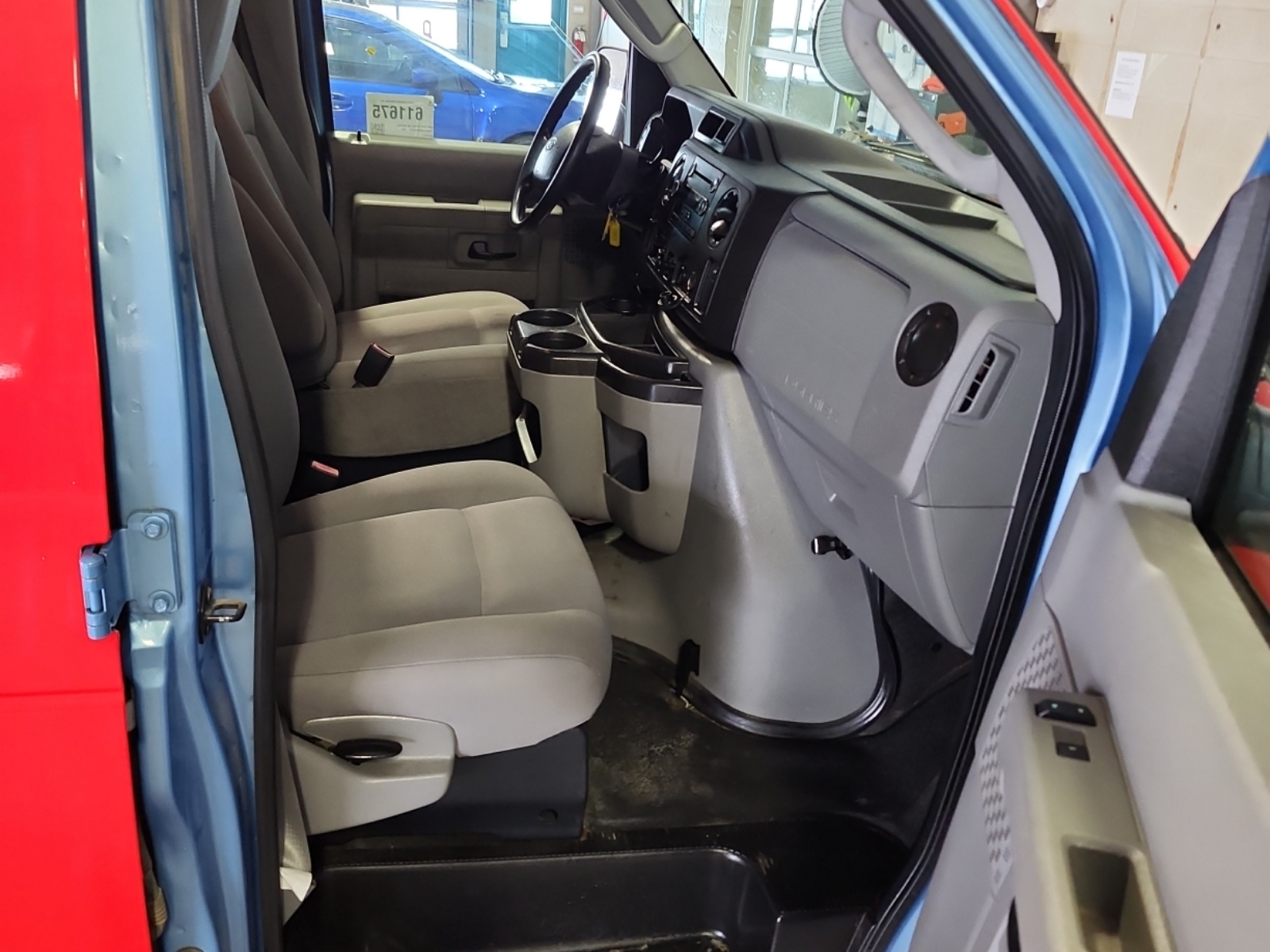 2009 FORD E-350 Econoline — photo 3