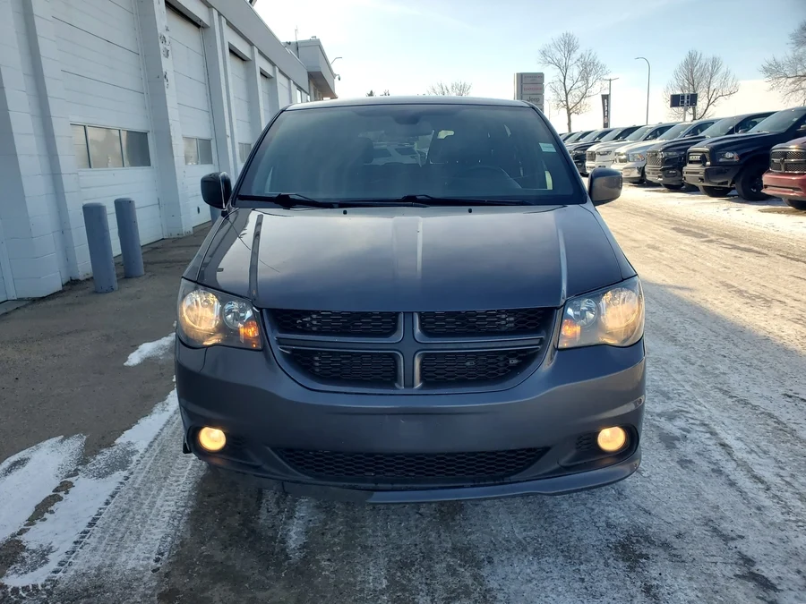 2020 Dodge Grand Caravan GT — photo 2