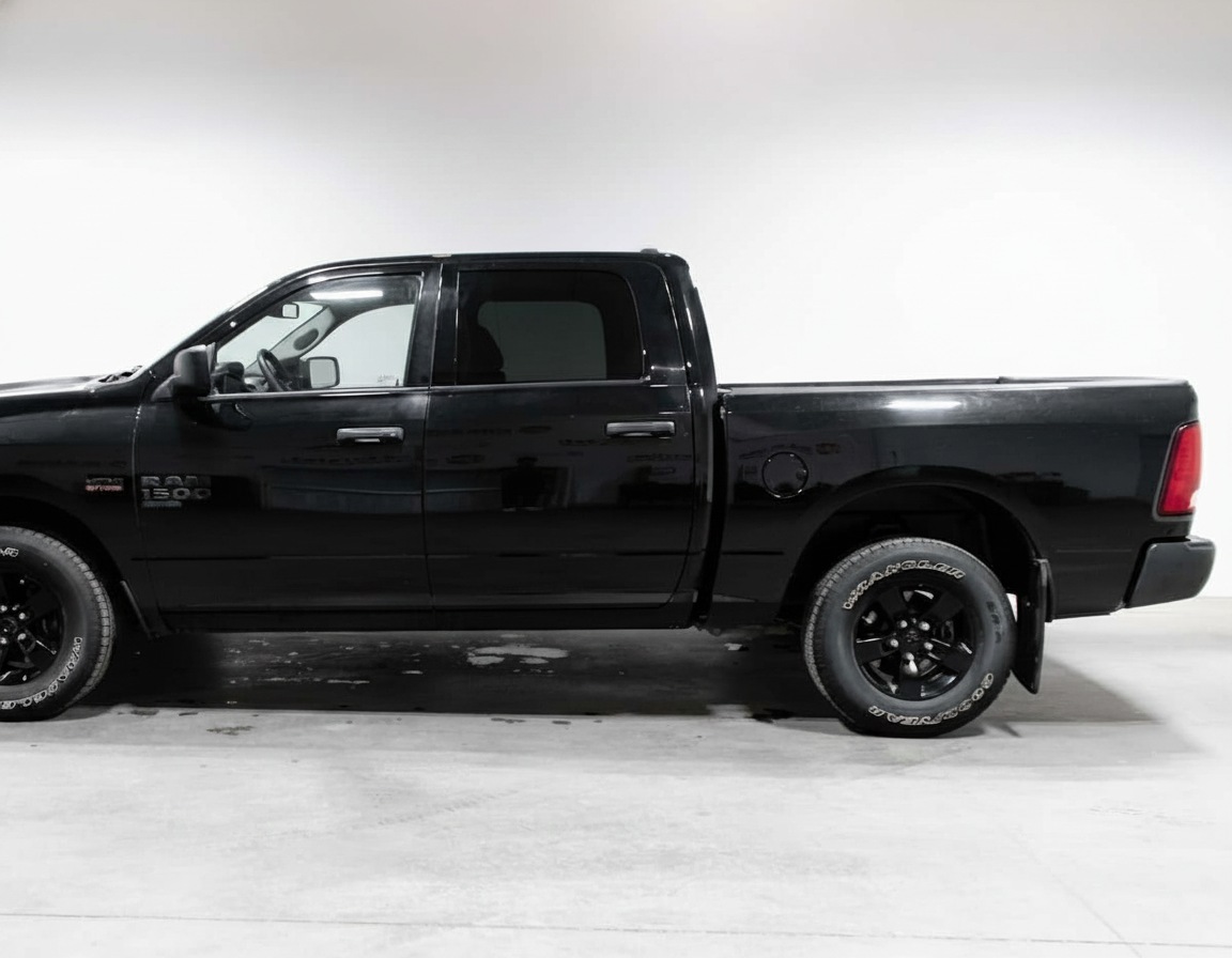 2023 Ram 1500 Classic Tradesman — photo 2
