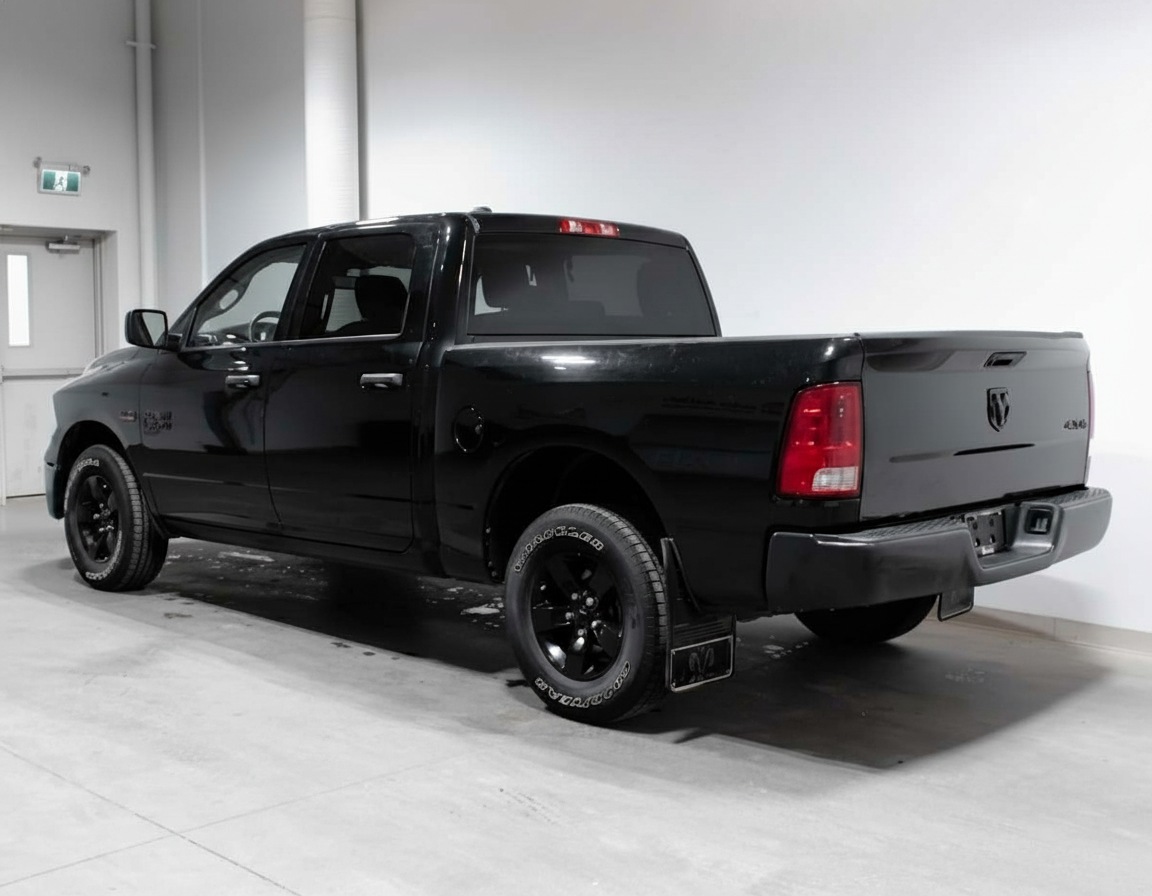 2023 Ram 1500 Classic Tradesman — photo 3