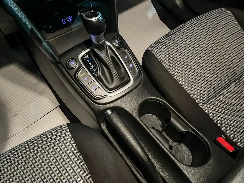 2021 HYUNDAI Kona Limited — photo 8