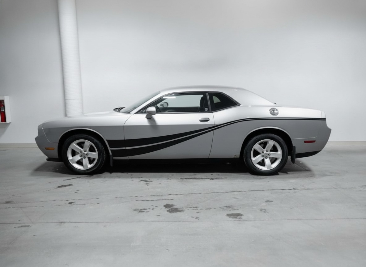 2011 Dodge Challenger SXT — photo 2