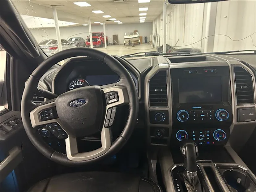 2019 FORD F-150 Lariat — photo 6
