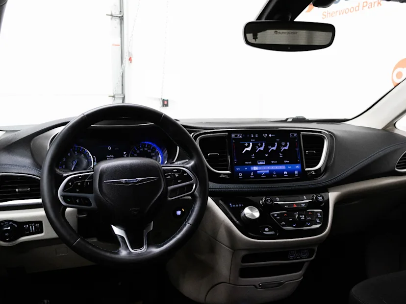 2021 CHRYSLER Pacifica Touring — photo 7