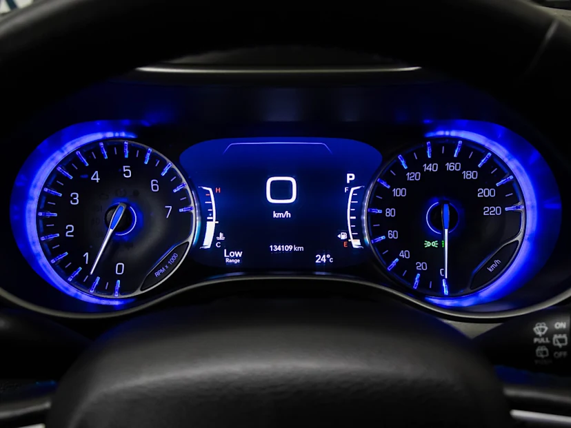 2021 CHRYSLER Pacifica Touring — photo 4