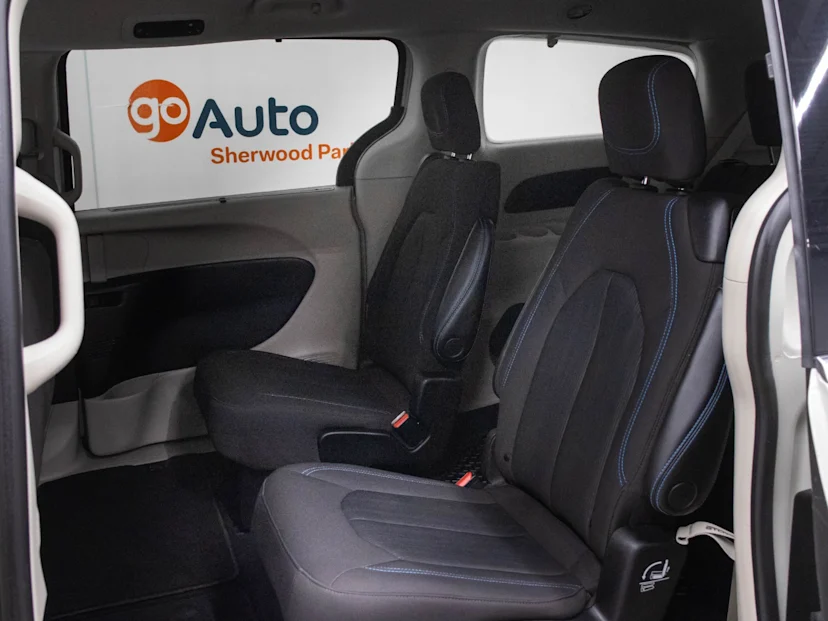 2021 CHRYSLER Pacifica Touring — photo 5