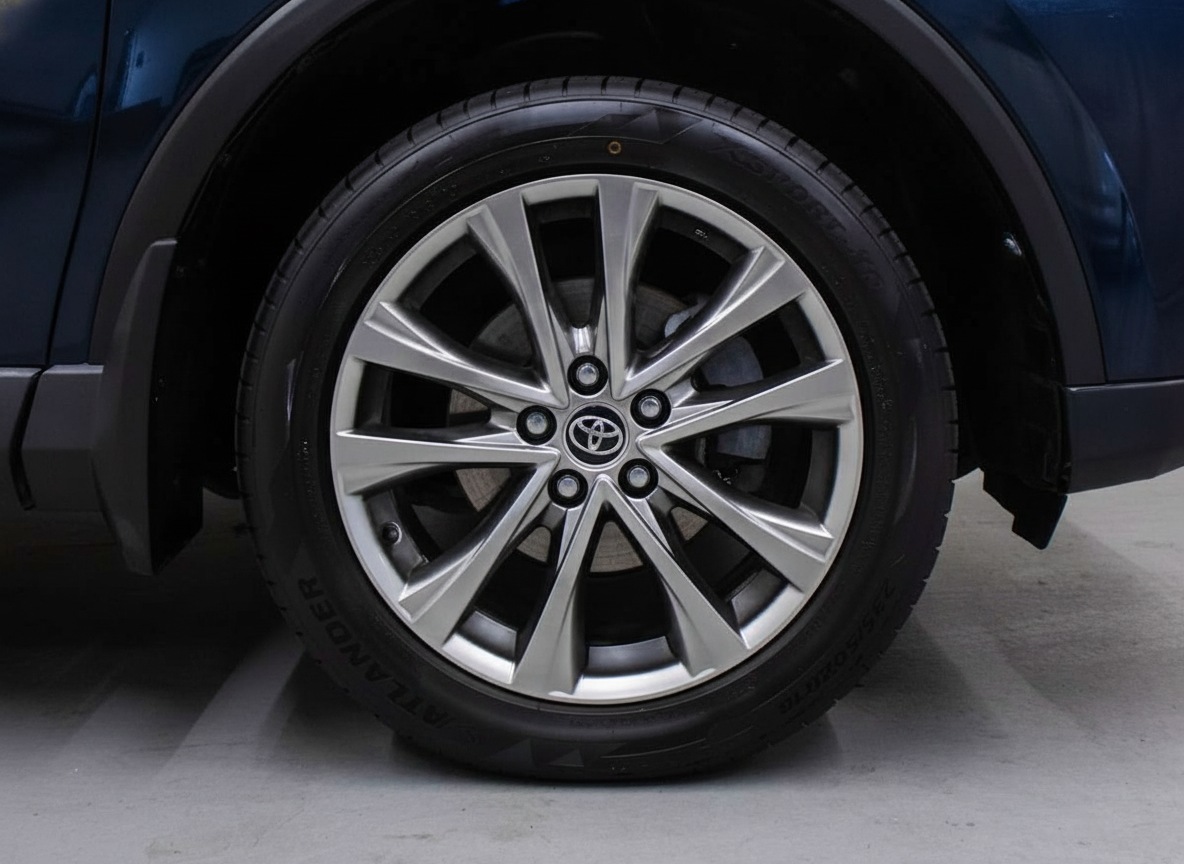2018 Toyota RAV4 Hybrid Limited — photo 5