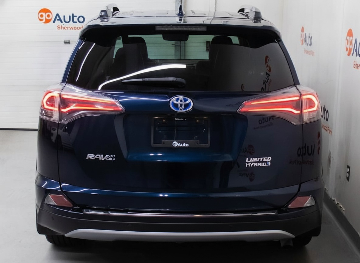 2018 Toyota RAV4 Hybrid Limited — photo 8