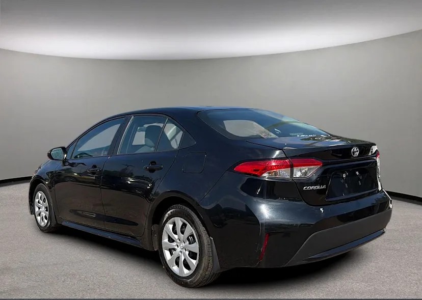 2021 Toyota Corolla LE — photo 3