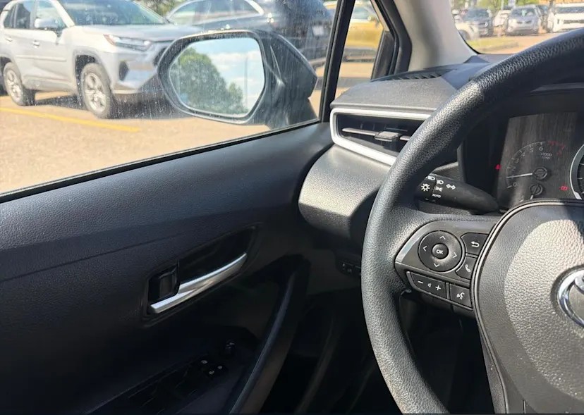 2021 Toyota Corolla LE — photo 4