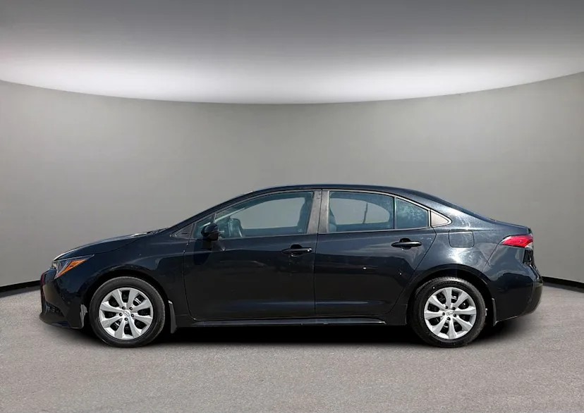 2021 Toyota Corolla LE — photo 2