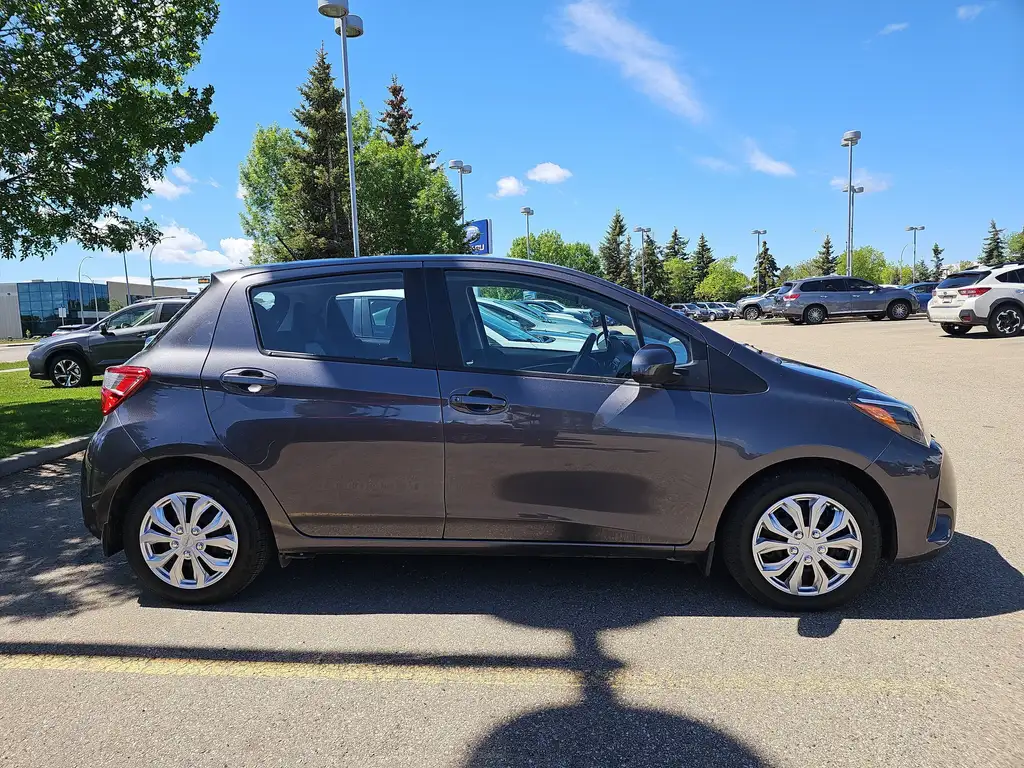 2019 Toyota Yaris LE — photo 3