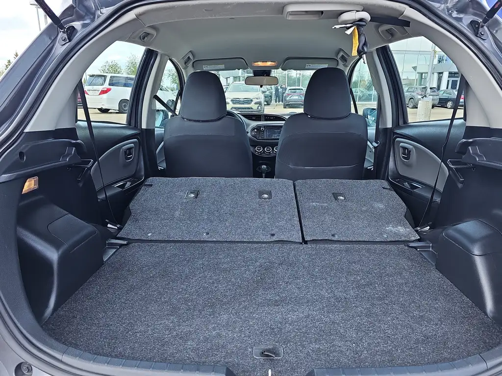 2019 Toyota Yaris LE — photo 8