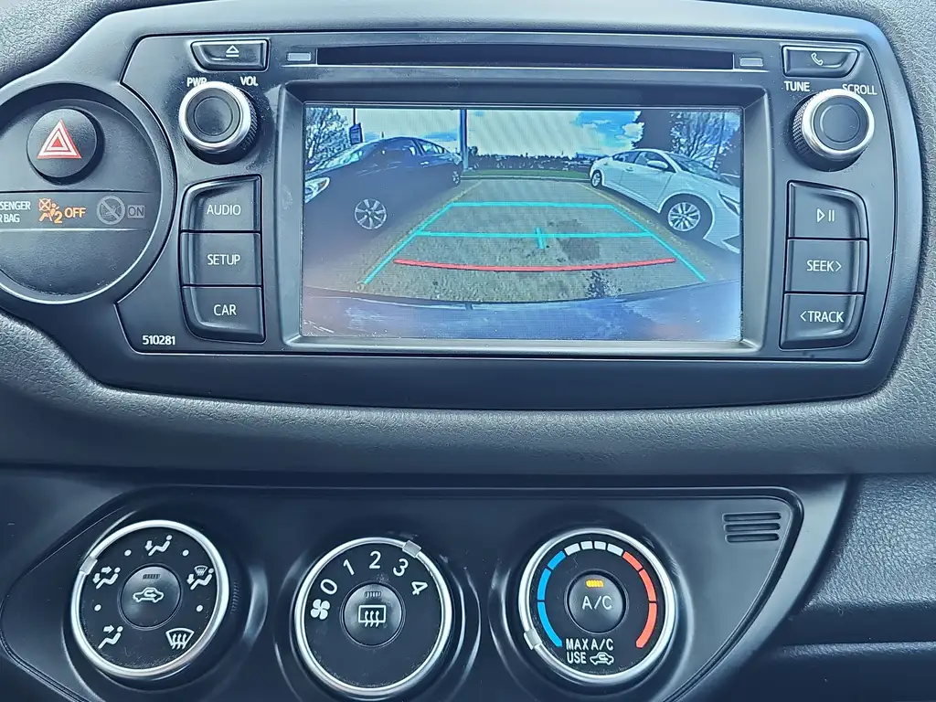 2019 Toyota Yaris LE — photo 6