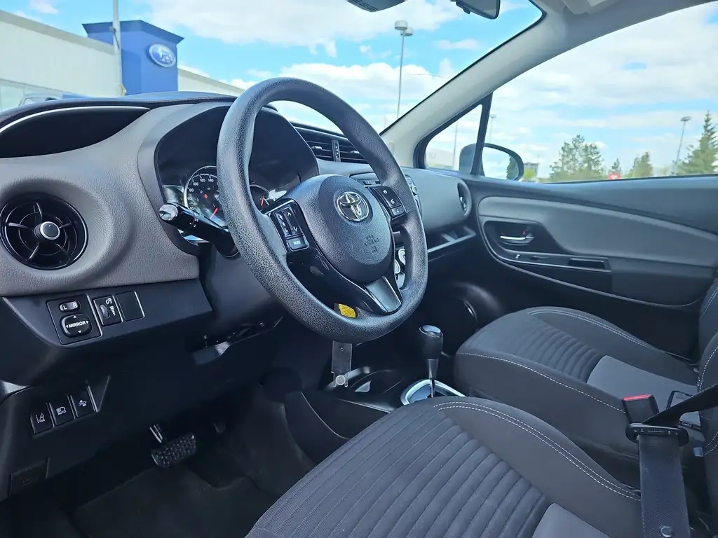 2019 Toyota Yaris LE — photo 5